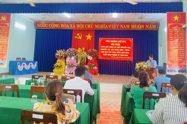 UBND phường Phổ Hòa tổ chức Tổng kết công tác Hội khuyến học, khuyến tài, xây dựng XHHT, Trung tâm học tập cộng đồng năm 2023 triển khai nhiệm vụ năm 2024.